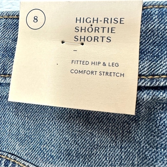 NWT High-Rise Blue Distressed Denim Shorts Size 8 - Picture 7 of 10